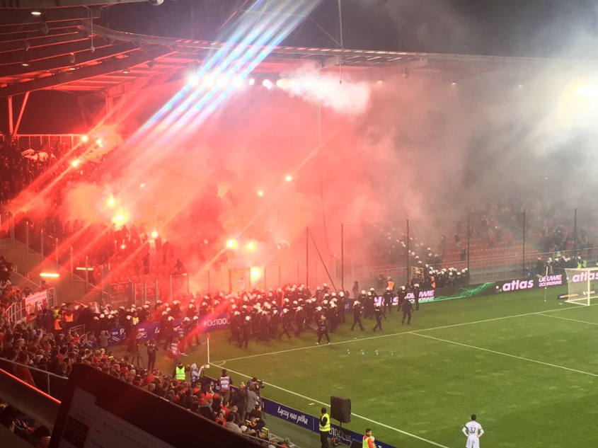 ZADYMA na meczu Widzew - Śląsk [FOTO]